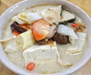 Fish bee hoon soup extremely flavourful at New Big One Food Court - 天一美食 in Kuching