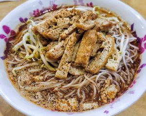 Authentic Sarawak Laksa i love it at New Big One Food Court - 天一美食 in Kuching