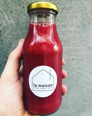 Skin Glow, is the perfect cold-pressed juice to pump up your skin, with natural ingredients: apple, cucumbers, beetroot, aloe vera & pomegranate. at La Maison in Anjuna