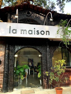 La maison is located in the heart of Anjuna village, not far from the beach. Parking is available. 
We are open all day long for breakfast, brunch, tea time, lunch, or dinner. at La Maison in Anjuna