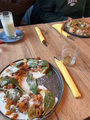 hinten im Bild die Wareniki Stroganoff, vorne Wareniki Räucherlax  at Doppeltsolecker 2.0 in Dortmund