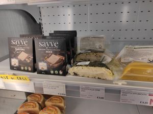 Cheese at Mondo Vegan in Salo