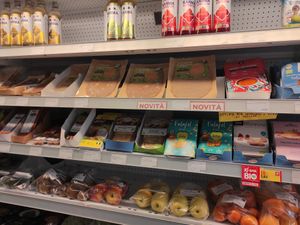 Fridge at Mondo Vegan in Salo