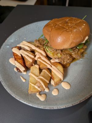 vegan burger with homemde seitan at Doxa in Madrid