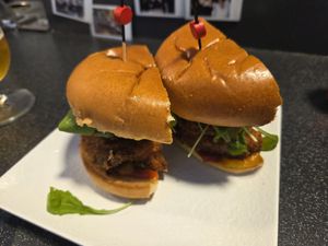 Hamburguesa de setas at Doxa in Madrid