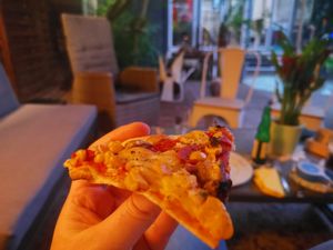Vegane Pizza im Außenbereich at Vintage in Oberhausen-rheinhausen