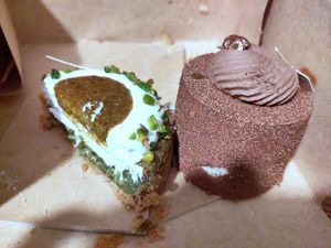 Cakes at Land & Monkeys in Bordeaux