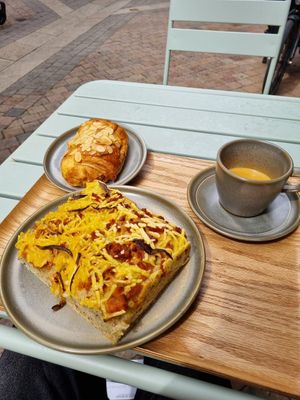 Chocolatine (pain au chocolate) aux amandes, du café et de la Focaccia at Land & Monkeys in Bordeaux