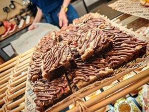 Cake at Land & Monkeys in Bordeaux