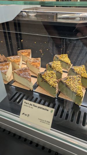 Cheesecake at Land & Monkeys in Bordeaux