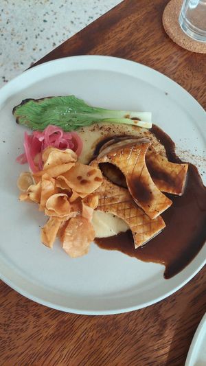 Eryngui, mousselini, glace de cogumelos e bok choy at Tau Cozinha in Sao Paulo