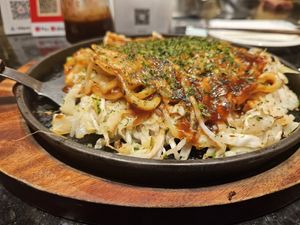 vegan okonomyaki at Kinsaiya - きんさい屋 in Tokyo