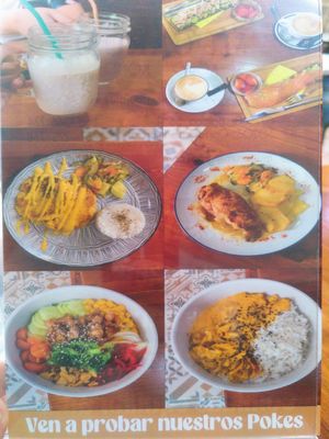 Muestra de platos y pokes at Mugarum Kómo Komo in Cartagena