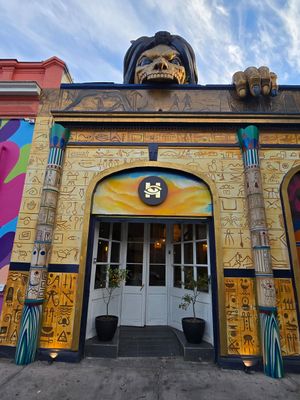 The entrance at Horus Vegan in Recoleta
