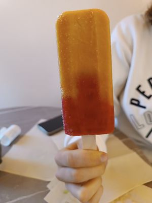 Mango-strawberry at Anjuna Ice Pops in Budapest