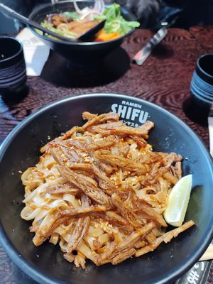 Pad thai con proteina vegana at Ramen Shifu in Rome