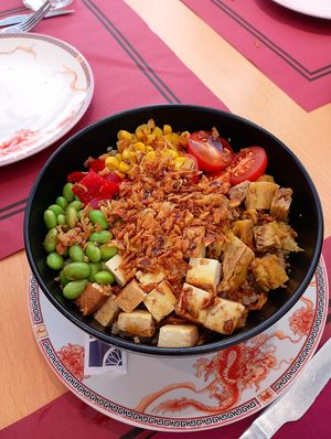 Poke 100% vegetal con heura tofu cherrys maíz etc. at Everest Bar y Restaurante in Leioa