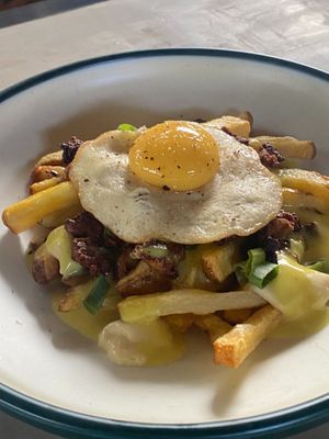 Breakfast Poutine at OMUS vegan @Dive Camp in Dauin