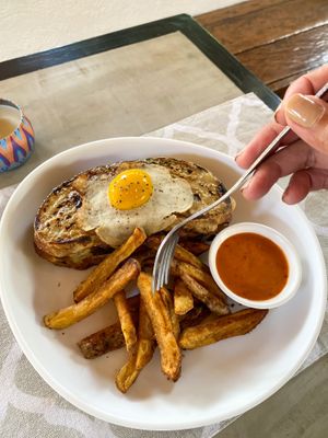 Croque Mme at OMUS vegan @Dive Camp in Dauin