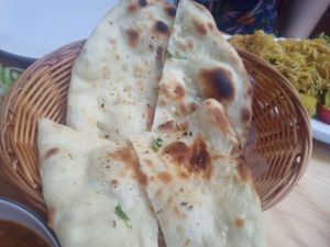 Vegan garlic naan at CHASKAA in Hamburg