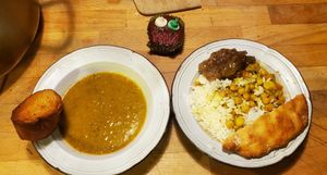 Hearty vegetable soup with toasted sourdough bread; a delicious chickpea masala curry with basmati rice, mango chutney and naan bread; an adorable chocolate cupcake for dessert at Veganarchy in Antwerpen