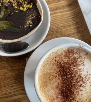 Fondant chocolat/pistache et cappuccino au lait d’avoine !  at Elisabeth's in Lille