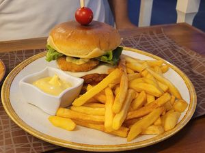 Vegan Burger at Ariadne Restaurant and Pizzeria in Crete