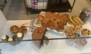 Pastries Friday 3 Jan 2025. The cruffins come with a filling, but this is added when served. The apple tarte is rich, with a buttery dough. at Atelier Giri in Arnhem