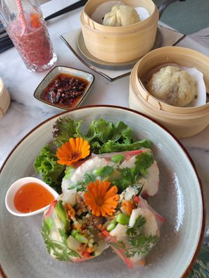 Spring rolls and bao bun starter at Atelier Giri in Arnhem