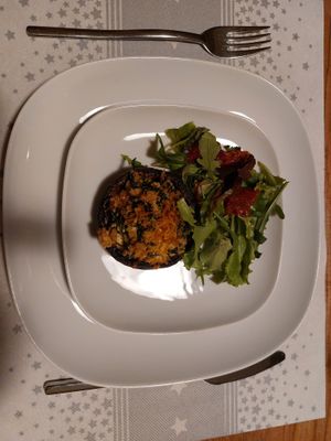 Mushroom stuffed with tofu and spinach  at KOOKPLANT in Drongen