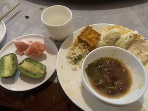 Dumplings and red kidney bean soup   at Su Ke's House - 素客之家 (龙潭市井店) in Qujing