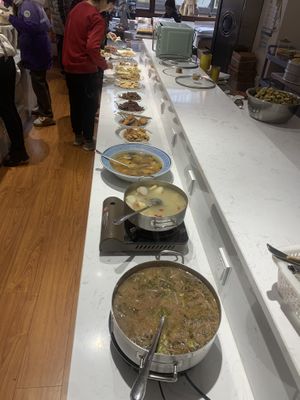 Pickles and soups   at Su Ke's House - 素客之家 (龙潭市井店) in Qujing