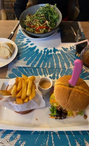 Vegan burger and pasta with pesto  at Burghof in Burg-reuland