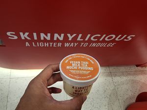 Vegan thai milk tea mochi pudding at Skinnylicious - Emquartier in Bangkok