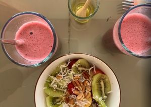 Fruit Bowl and Blueberry Smoothies at SMART BAR PARACAS in Paracas