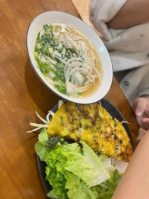 Guys, try the crispy pancake! I did not think it would be that good, full filling inside, amazing dip source at Anhly vegan in Sapa