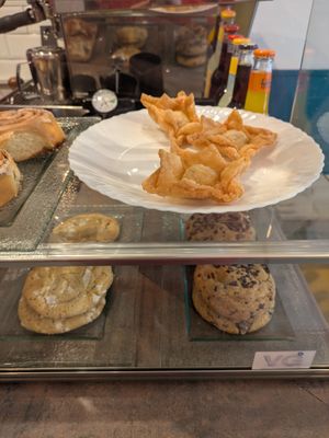 Argentinian fruit fritters at Che Vegan Café in Madrid