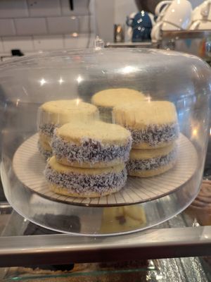 Alfajores (loved them) at Che Vegan Café in Madrid