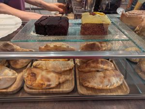 Empanadas and gf options at Che Vegan Café in Madrid