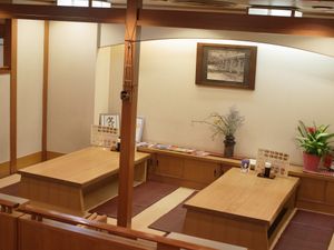 You can relax and unwind from your travels and sightseeing in a traditional Japanese tatami room. at Suisha - AQ'A Hiroshima Center (生そば食事処 水車 アクア広島バスセンター街店) in Hiroshima
