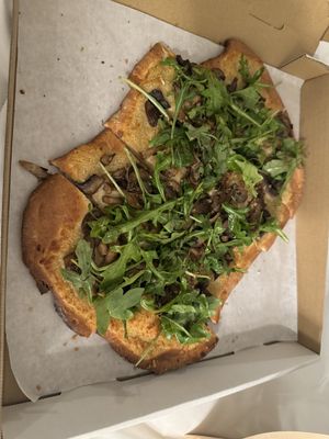 Vegan mushroom flatbreadd  at 'Umalu in Lahaina