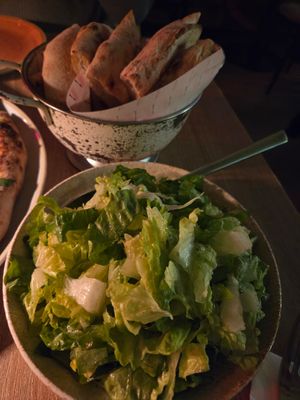 Green salad at Ave Forchetta in Bucharest