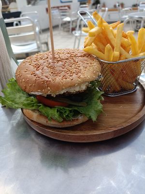 Hambúrguer vegetariano at Hot Oven in Vila Nova De Milfontes