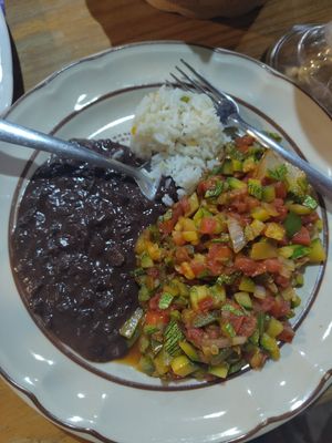 Ensalada de calabacitas de Mexicana (tortillas on the side) at Restaurante Los Traviesos in Mazunte