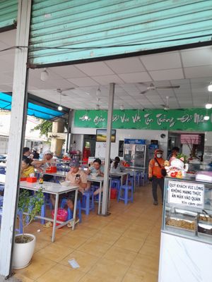 Open spaced interior at Don Gian Chay in Ho Chi Minh City