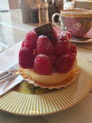 Raspberry cake at Isabella Glutenfreie Pâtisserie - Alter Wall in Hamburg