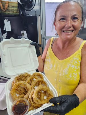 Chef Jen with organic vegan & gluten-free onion rings!  Deep-fried in coconut oil! at Island Organic Cuisine in Hilo