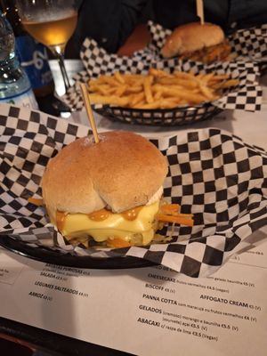 Hamburger com legumes grelhados e queijo vegetal at Boteco Burger in Sao Pedro Do Sul