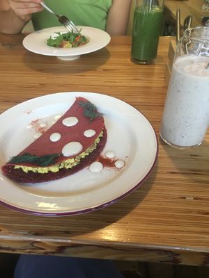 Tofu scramble and smoothies at Cafe Ukrop II in St Petersburg