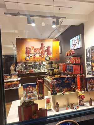 Store front at Leonidas - Grand Place in Brussels